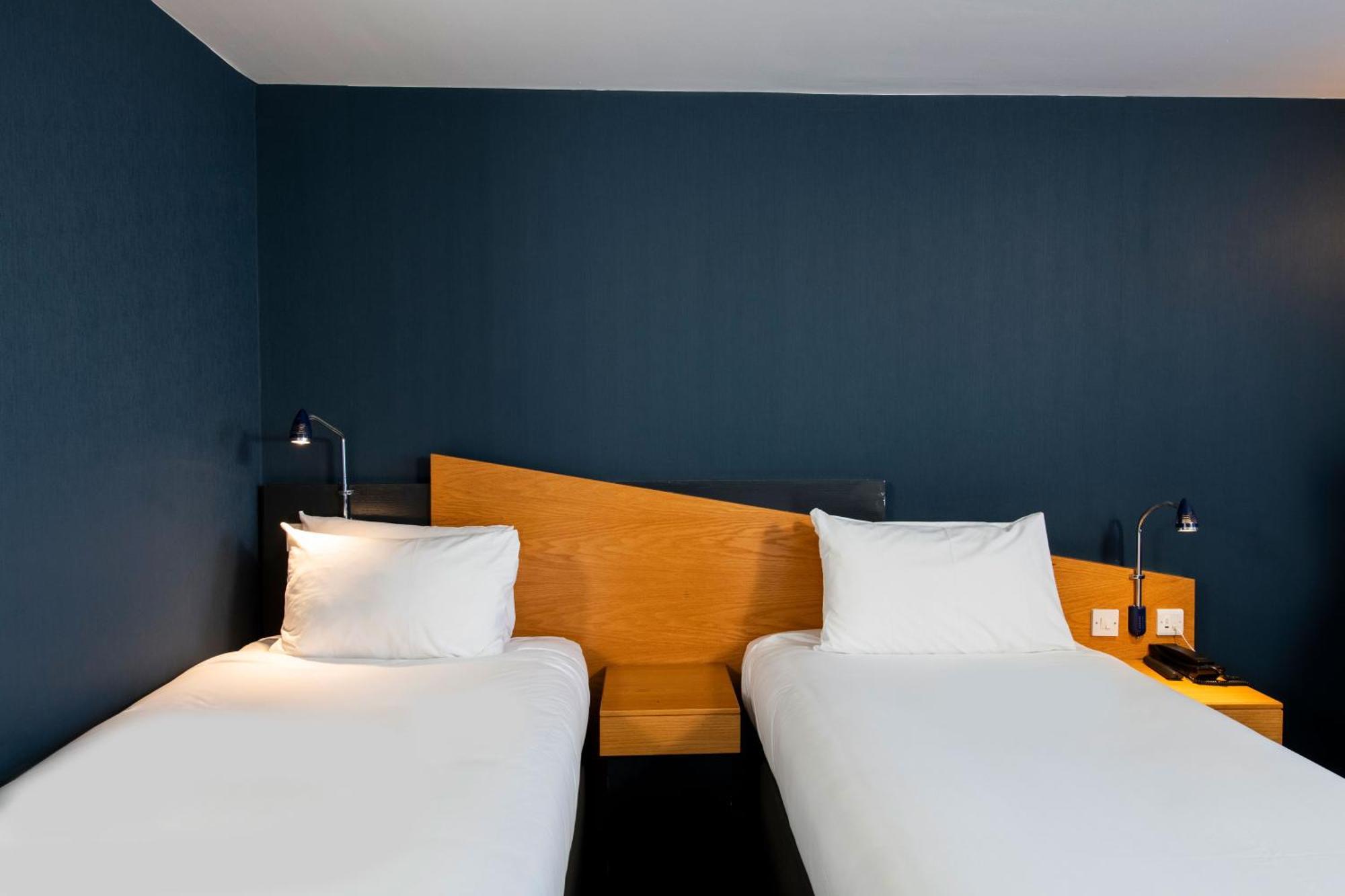 Holiday Inn Express Taunton East By Ihg Eksteriør bilde