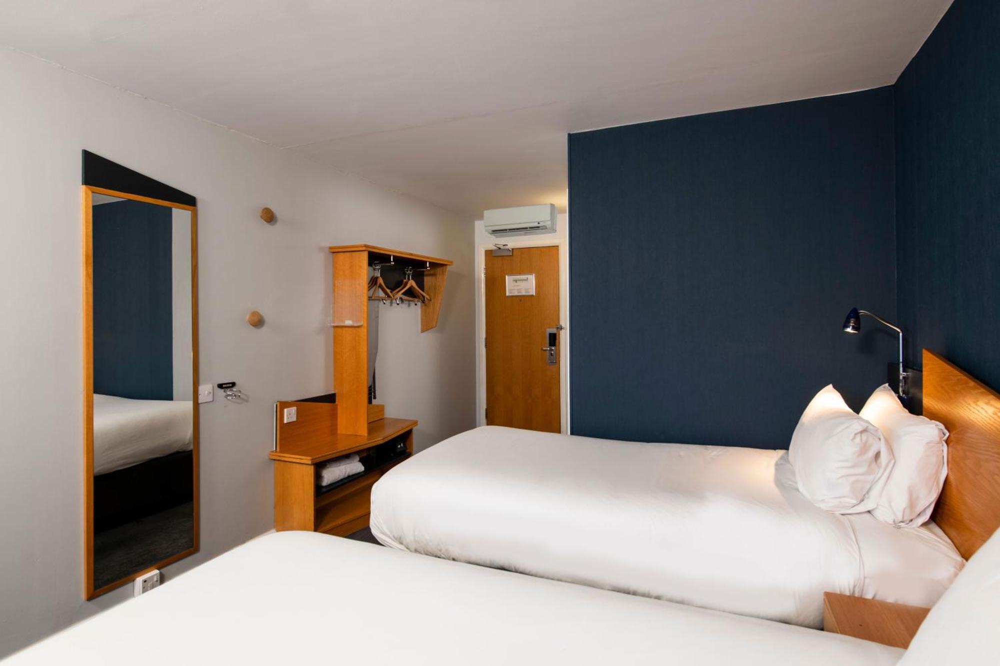 Holiday Inn Express Taunton East By Ihg Eksteriør bilde