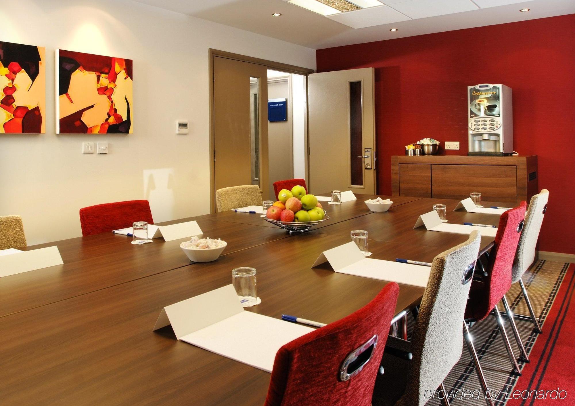 Holiday Inn Express Taunton East By Ihg Eksteriør bilde