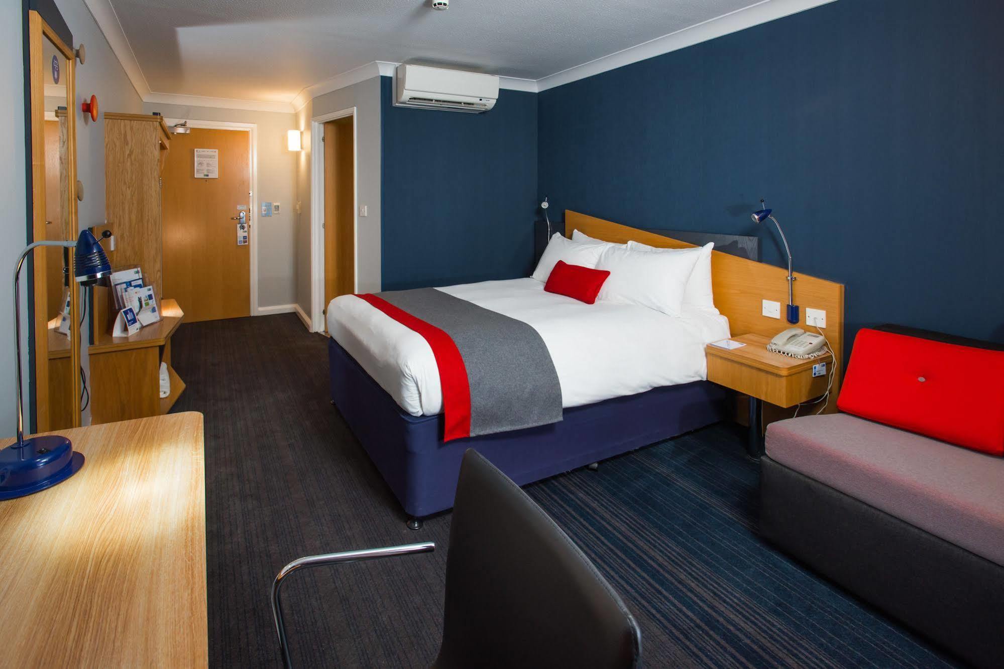 Holiday Inn Express Taunton East By Ihg Eksteriør bilde